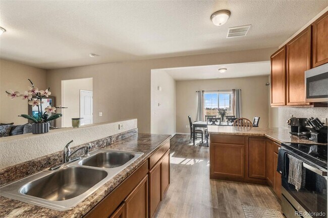 Building Photo - 7643 Sand Lake Heights