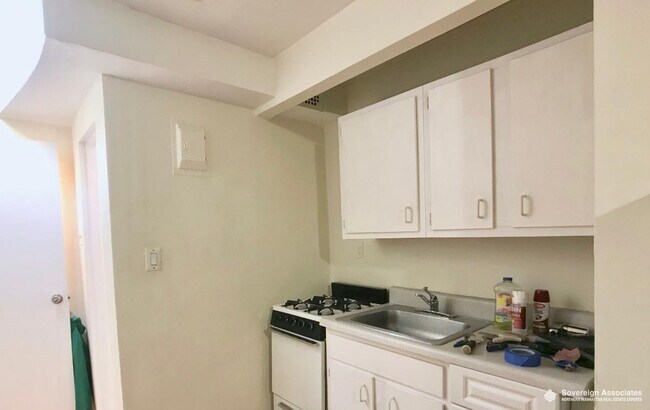 Building Photo - 260 W 27th St