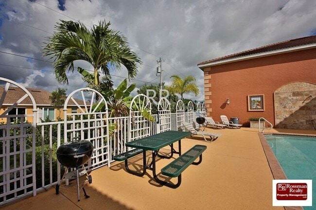 Building Photo - Santa Barbara Villas