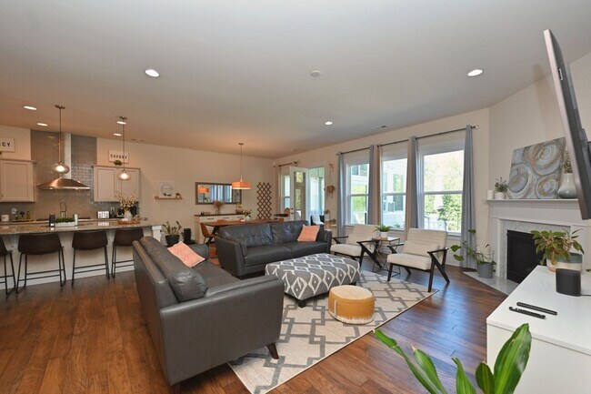 Building Photo - **EXECUTIVE HOME IN WILLIAMSON COUNTY WITH RARE WALK-OUT BASEMENT AND TONS OF STORAGE**