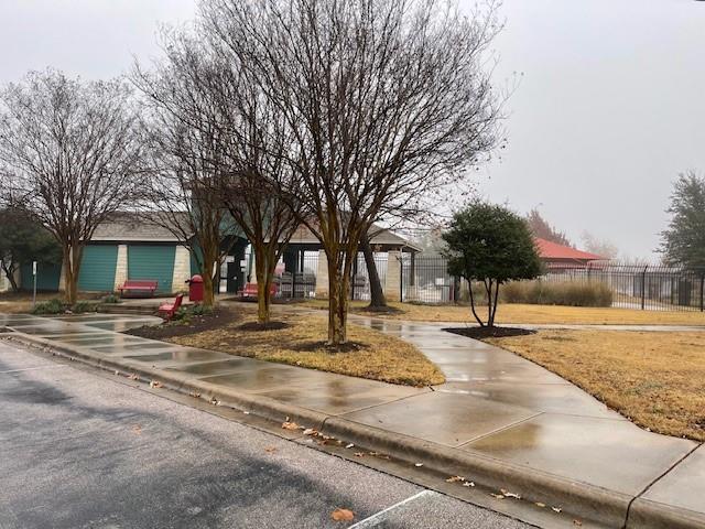 Building Photo - 711 Rolling Oak Dr