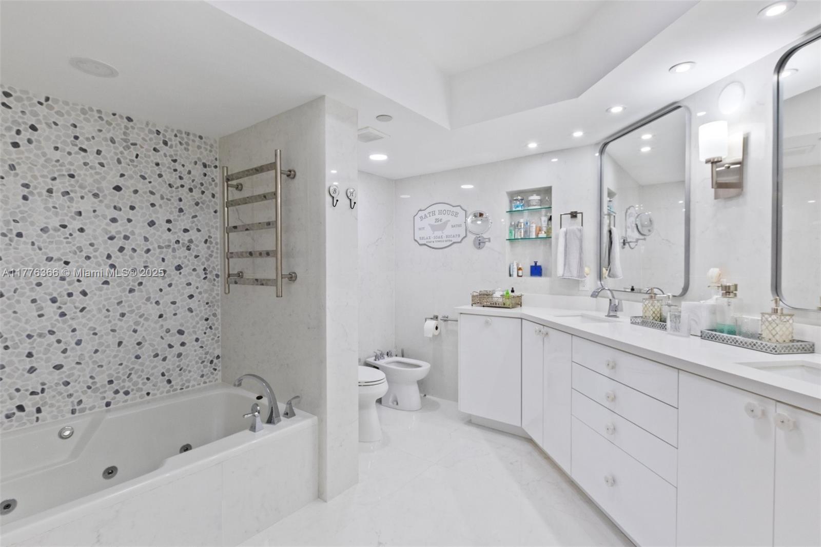 Building Photo - 3598 Yacht Club Dr