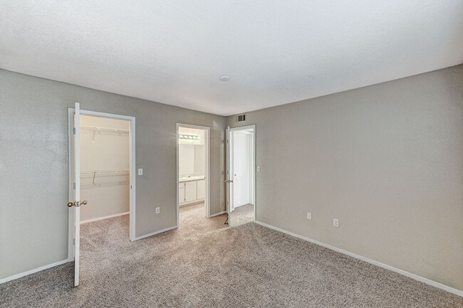 Building Photo - 555 E Silverado Ranch Blvd