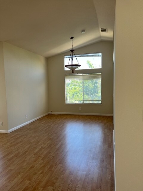 Building Photo - 417 Powell Dr