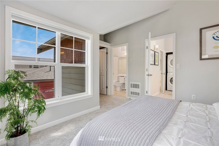 Building Photo - 3619 Phinney Ave N