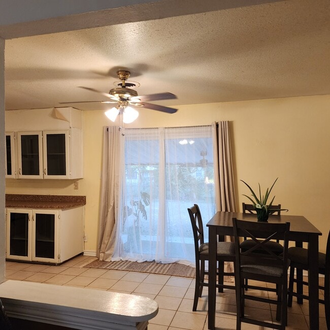 Building Photo - 1306 Becker Dr