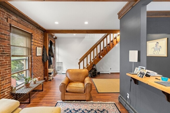 Building Photo - 100-102 Main St