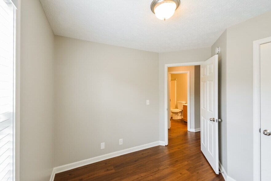 Building Photo - 915 Buckhaven Dr