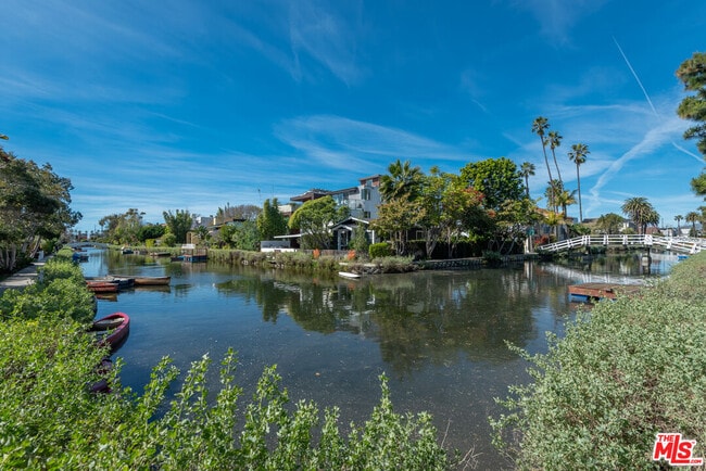 Building Photo - 469 Sherman Ave