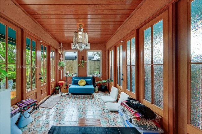 Building Photo - 521 NE 74th St