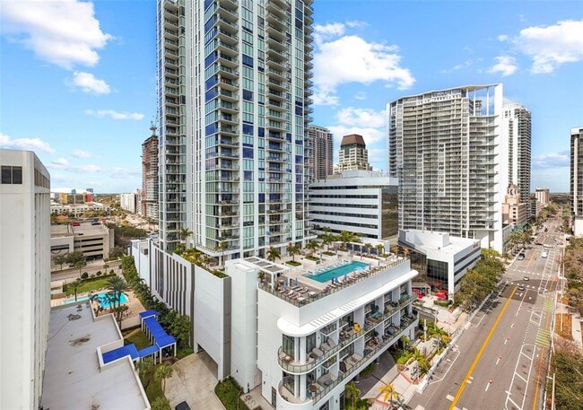 Building Photo - 301 1st St S