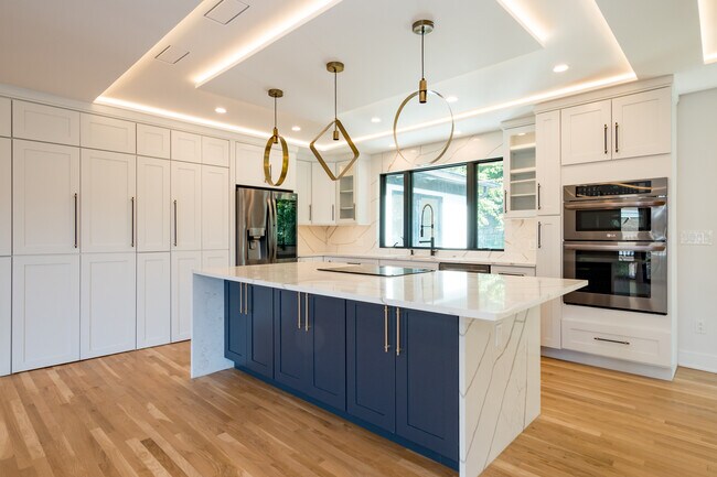 Building Photo - 611 W 49th St