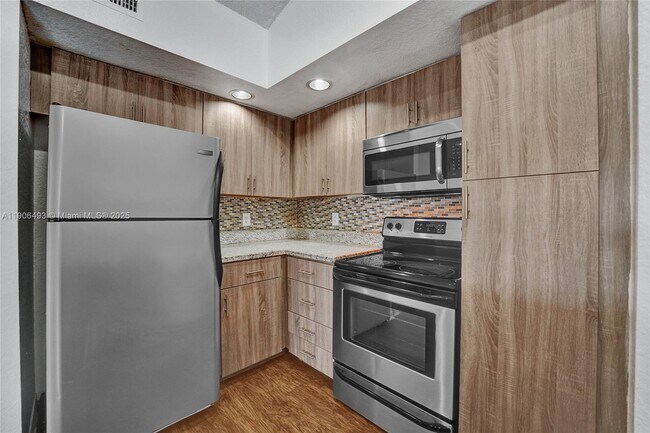 Building Photo - 417 Vista Isles Dr