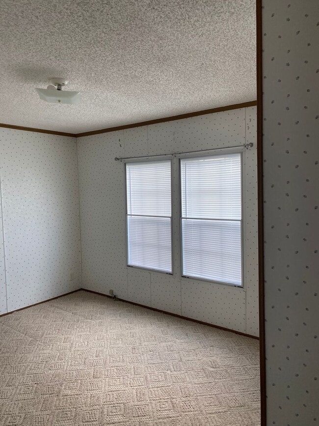 Building Photo - Come take a look at this 3-bedroom 2-bathr...