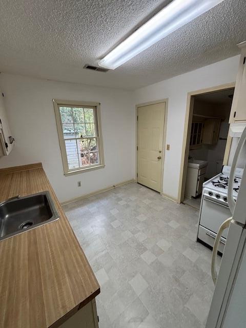 Building Photo - 404 W Hampton Ave