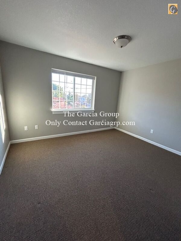 Building Photo - 15454 SE East Ave