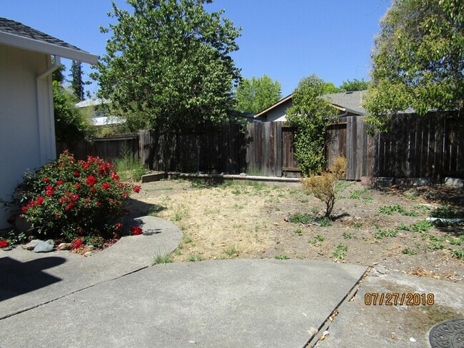 Building Photo - 3 bed, 2 bath, 2 car garage, single story home in Rincon Valley!