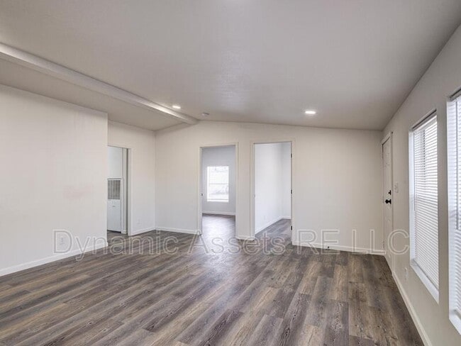 Building Photo - 403 N Walnut St