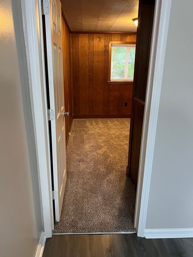 Building Photo - Nice single family three bedroom house wit...