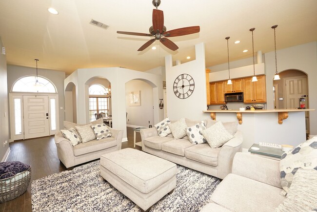 Building Photo - Charming 3-Bedroom Home in Peaceful Cul-de...