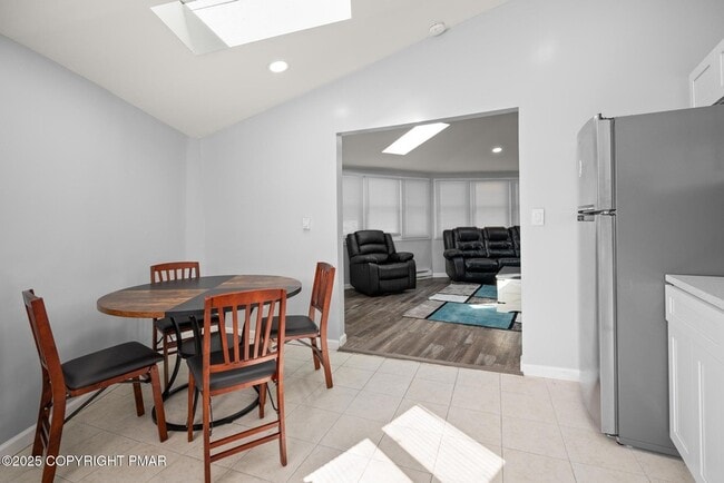 Building Photo - 202 Palomino Pl