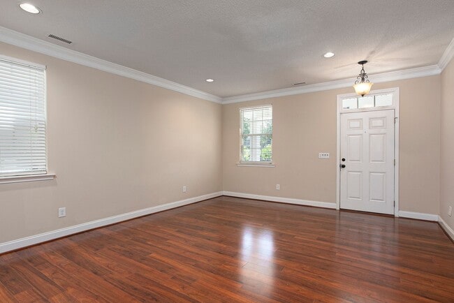 Building Photo - Beautiful 3 Bedroom Home w/Loft in Cary! - Available July 7th