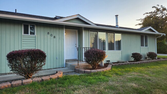 Building Photo - 808 East Guiberson Street