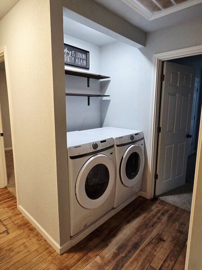 Building Photo - 2001 N Lincoln Ave