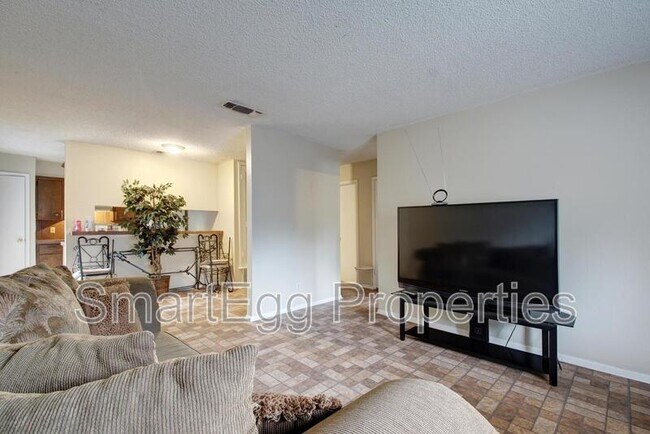 Building Photo - 1740 Rutland Dr