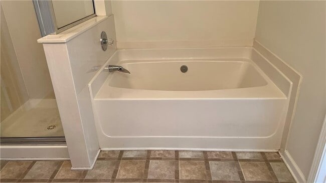 Building Photo - 3900 Dandridge Way NW