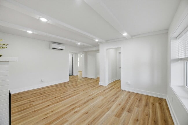 Building Photo - 2113 W Madison Ave