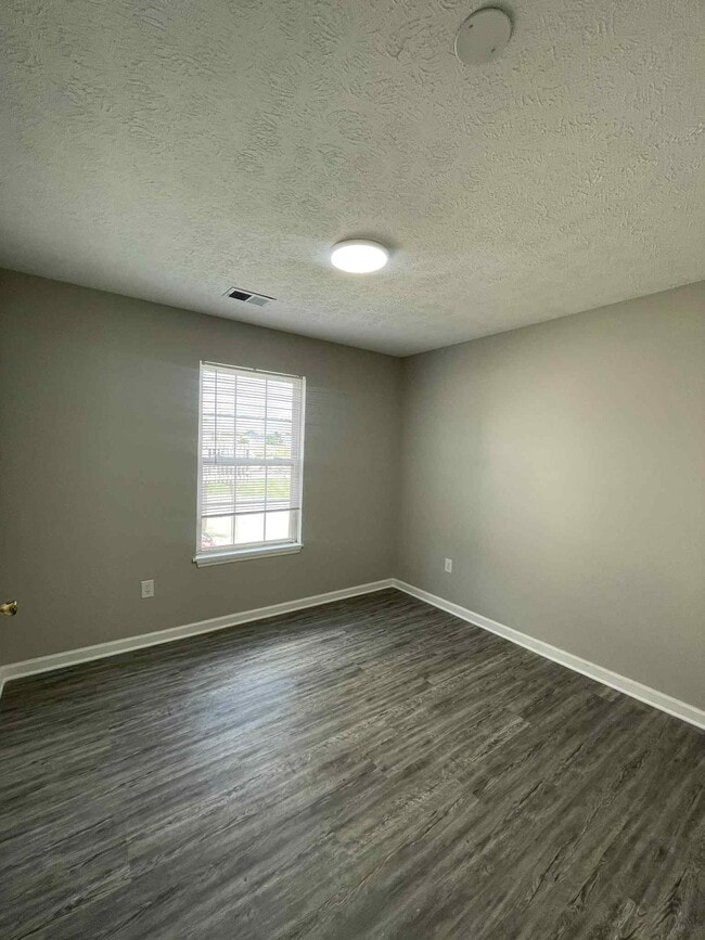 Building Photo - 207 Aqueduct Dr