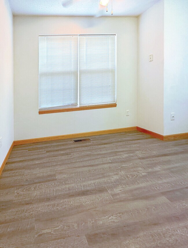 Dining Area - 2302 Catskill Ct