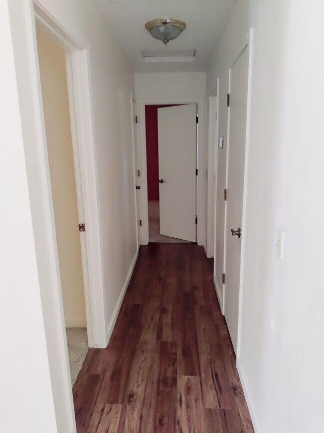 Building Photo - 18589 Lake Forest Dr