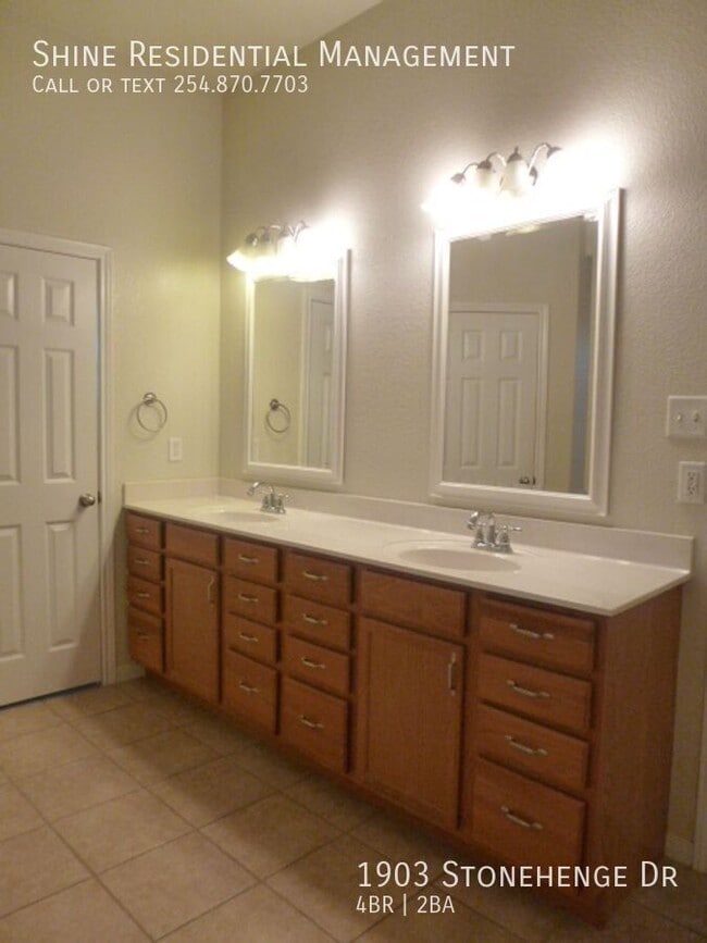 Building Photo - 1903 Stonehenge Dr