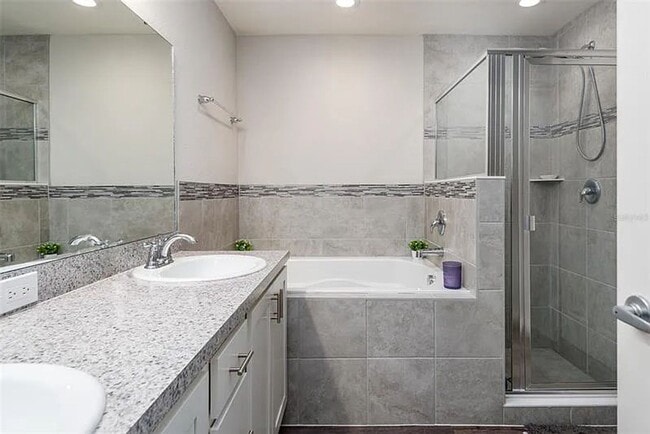 Building Photo - Gorgeous Three Bedroom in Towne Park Estates