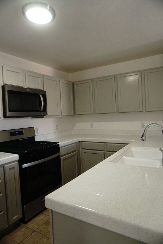 Building Photo - NEWLY RENOVATED 3BD/2BA CONDO W/ 2 CAR GARAGE