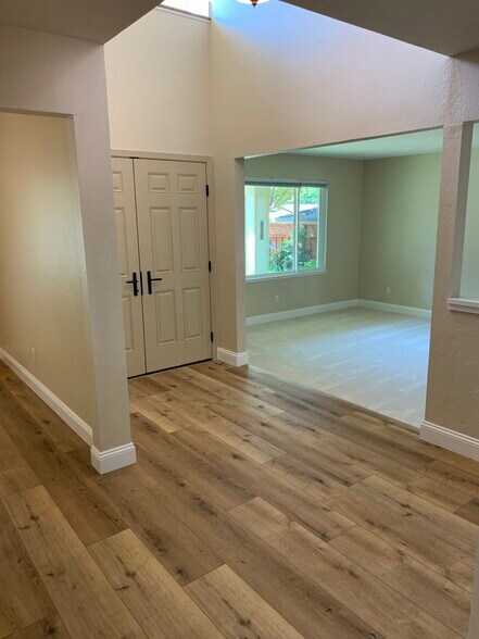 Building Photo - 1819 Yolanda Cir