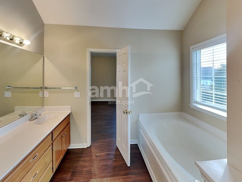 Building Photo - 1509 Beaufort Pl