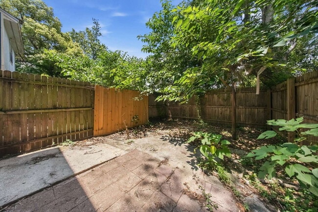 Building Photo - Spacious 2 bedroom townhouse with an additional loft located near TCC!