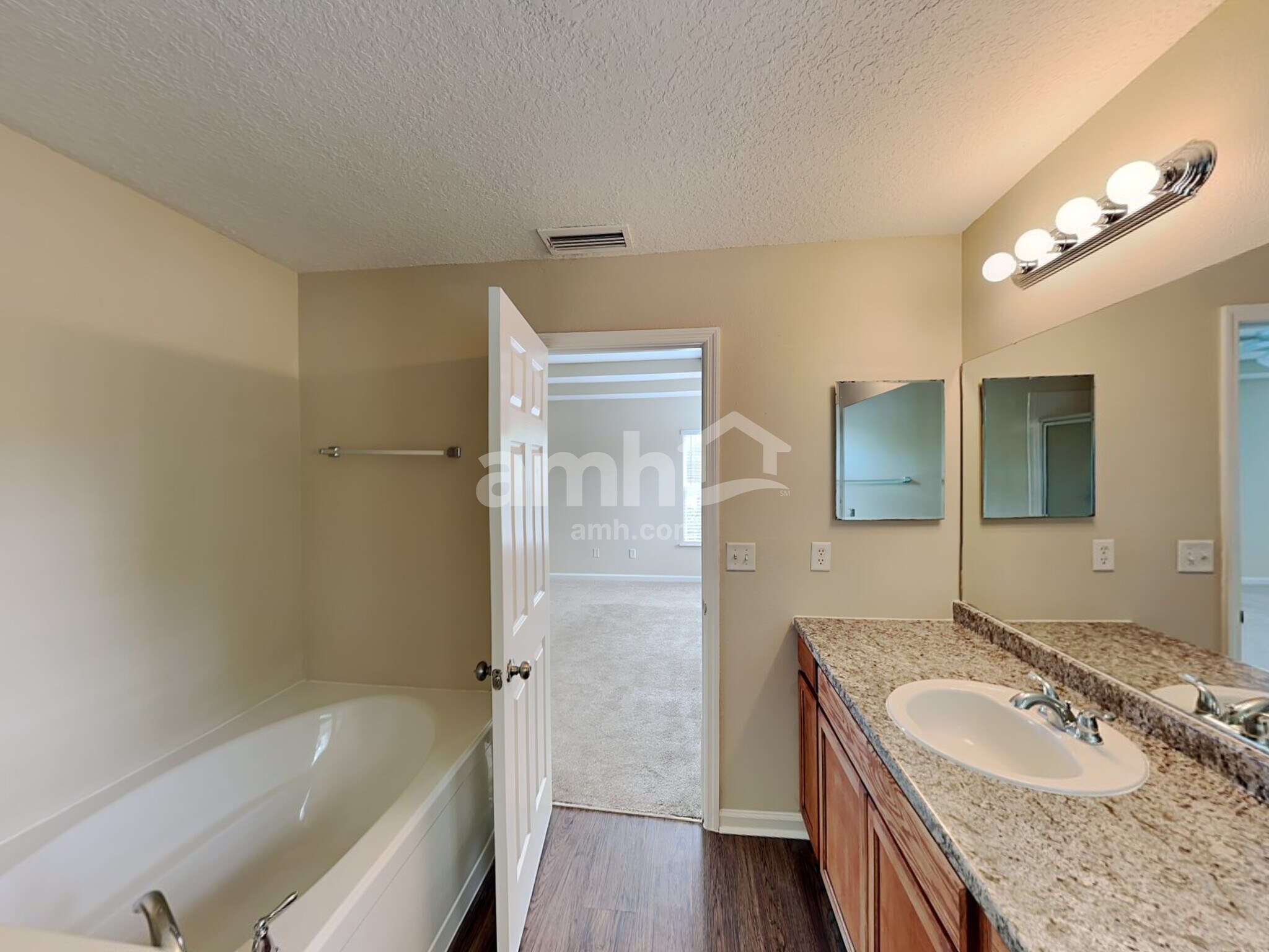 Building Photo - 664 Mackenzie Cir
