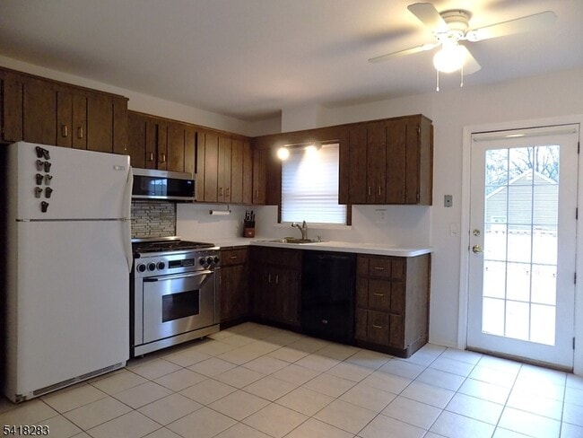 Building Photo - 18 Mandeville Ave