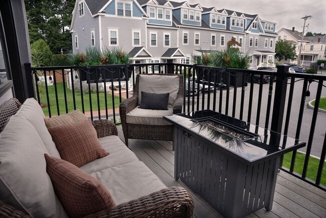 Building Photo - 11 S Mason St