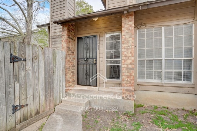 Building Photo - 7517 Oak Chase