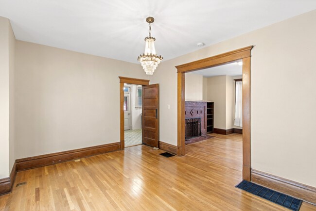 Building Photo - 157 E Oakland Ave