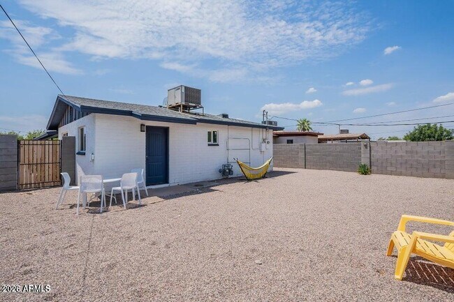 Building Photo - 1156 E Tempe Dr
