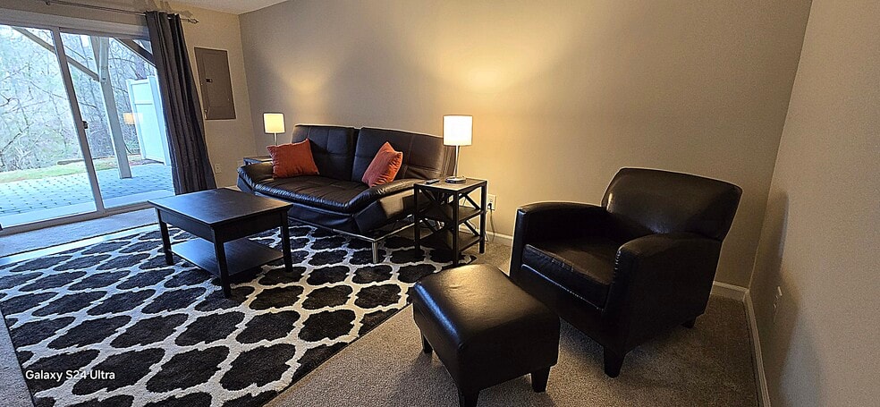 Building Photo - 14423 Hamletville St