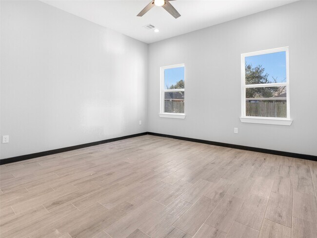 Building Photo - 209 Silverleaf Rd