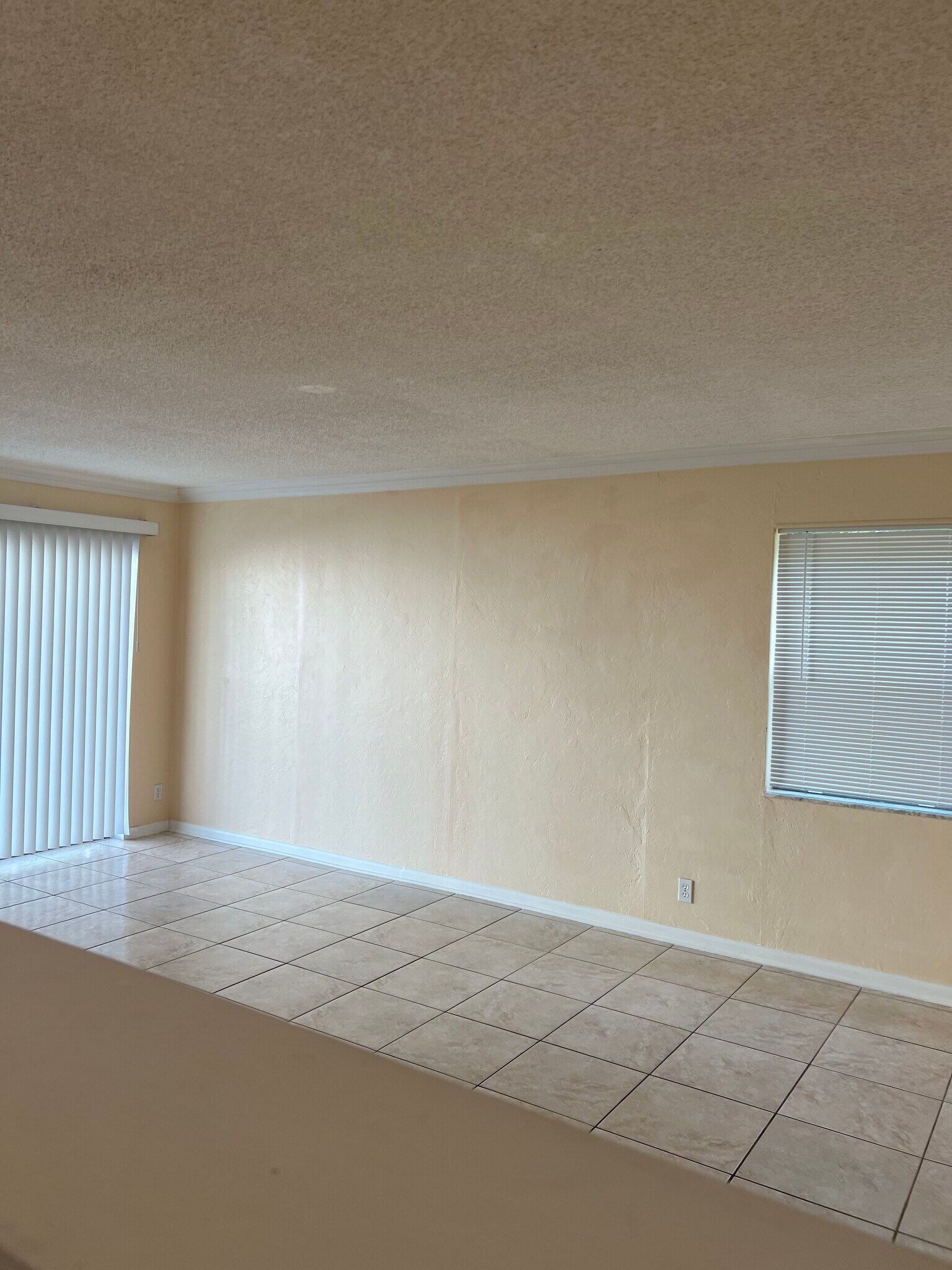 Living room - 104 SE 10th St