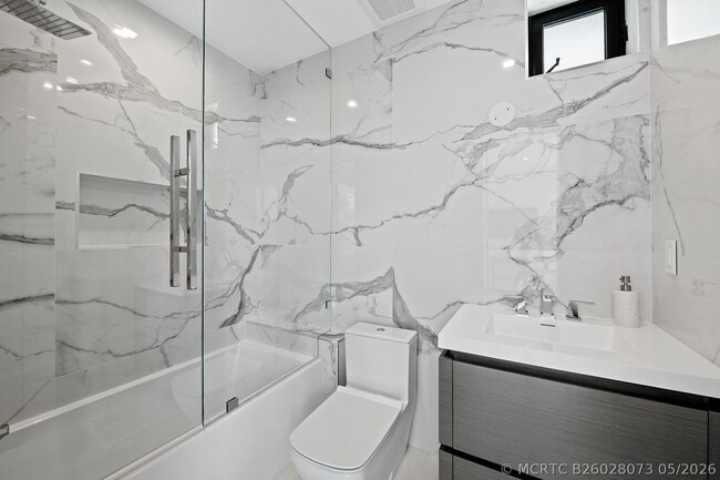Building Photo - 401 Lido Dr